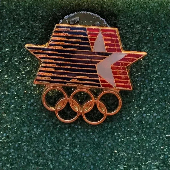 1984 Olympic Basketball Pin set - Picture 5 of 5